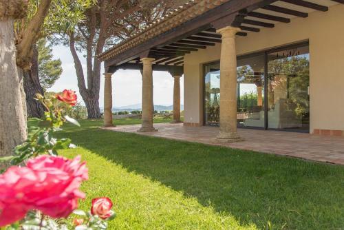 Les Issambres Villa Sleeps 12 With Pool And Air Con