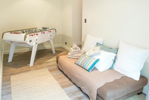 Les Issambres Villa Sleeps 12 With Pool And Air Con
