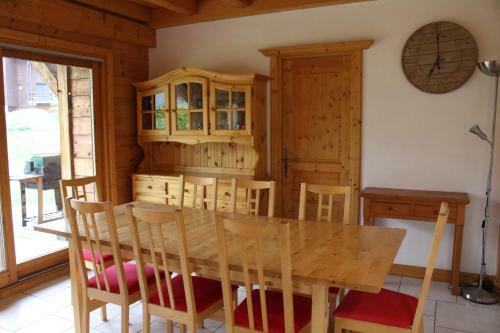 Brilliantly Located Spacious 4-bedroom Chalet