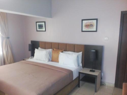 Hotel Swiss Cottage Suites