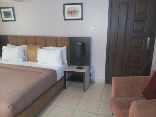 Hotel Swiss Cottage Suites