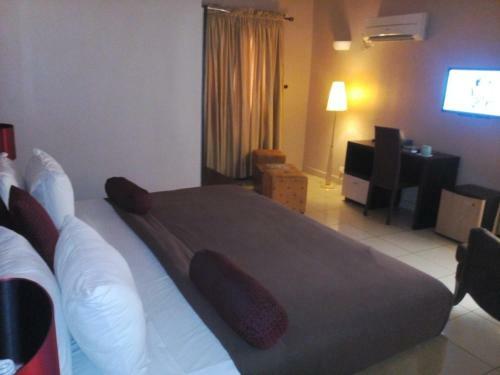Hotel Swiss Cottage Suites