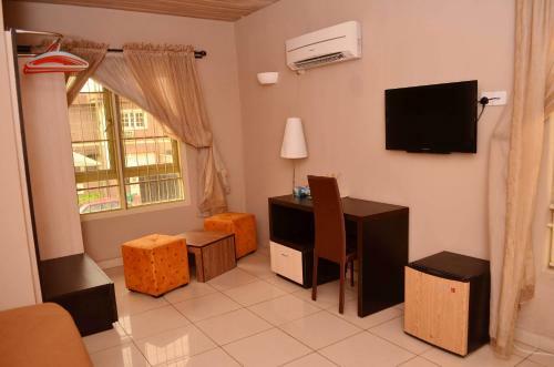 Hotel Swiss Cottage Suites