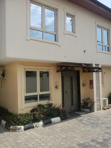Hotel Swiss Cottage Suites