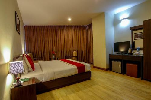 Hotel Regal Airport
