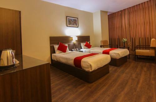 Hotel Regal Airport