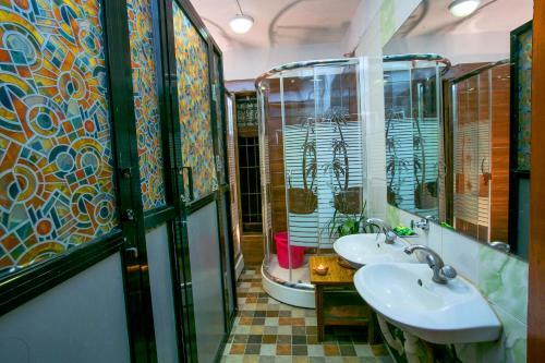 Shangri-la Boutique Hotel