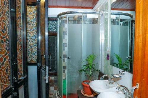 Shangri-la Boutique Hotel