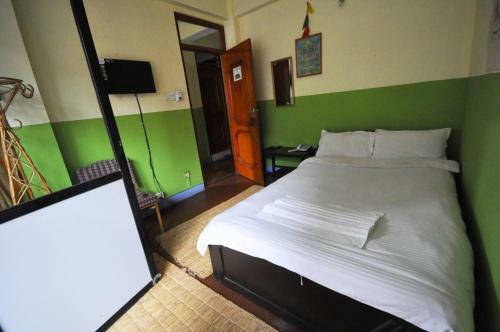 Metro Eco Hotel