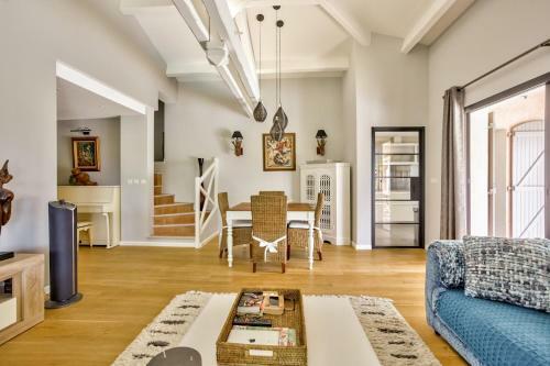 Superbe Villa Avec Piscine & Vue D�gag�e