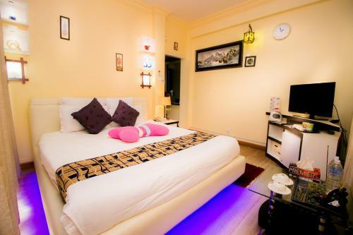 Royal Penguin Boutique Hotel