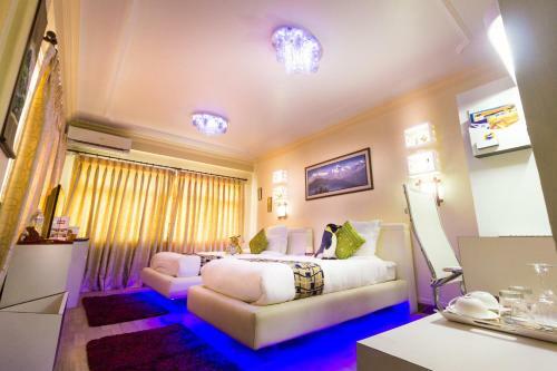 Royal Penguin Boutique Hotel