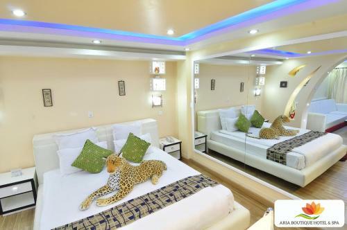 Royal Penguin Boutique Hotel