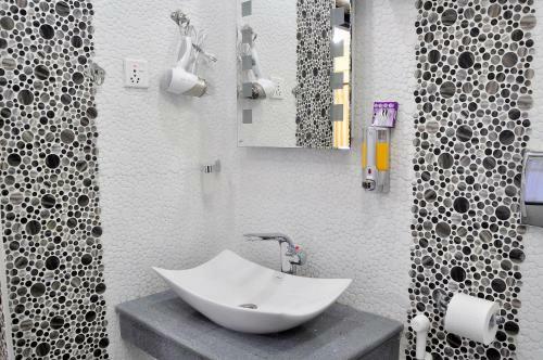 Royal Penguin Boutique Hotel