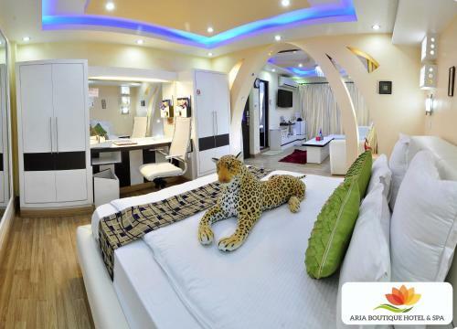 Royal Penguin Boutique Hotel