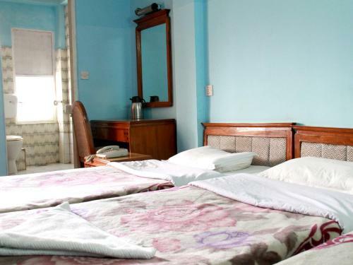 Hotel Trekkers Home