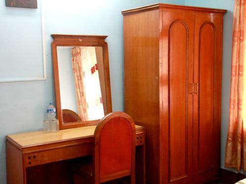 Hotel Trekkers Home