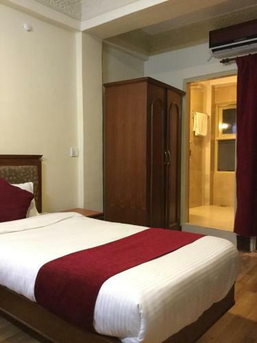 Hotel Trekkers Home