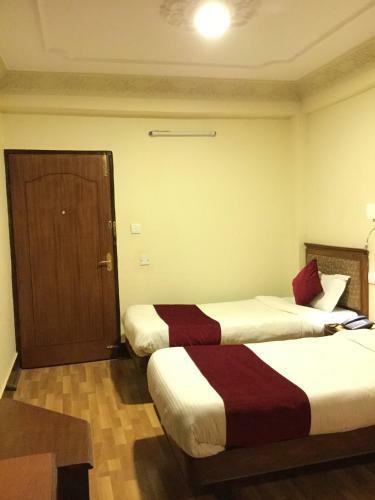 Hotel Trekkers Home