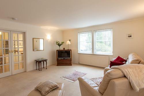 Cults Court Apartment