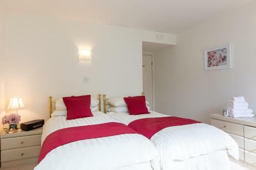 Cults Court Apartment