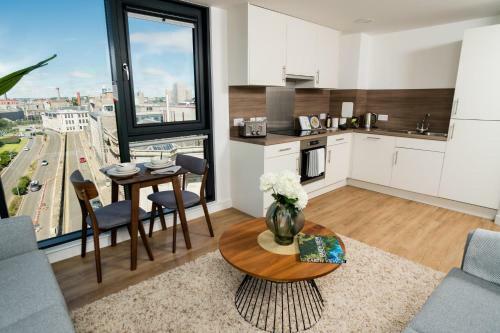 Spacious 4 Bed Apartment In City Centre