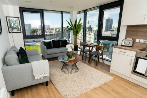 Spacious 4 Bed Apartment In City Centre