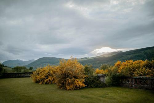 Aberfeldy Chateau Sleeps 18 Wifi