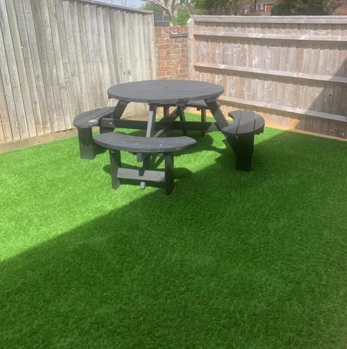 Low Cost, 4 Bed, Pet Friendly Apartment & Parking 01