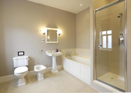 Aldeburgh Villa Sleeps 14 With Wifi