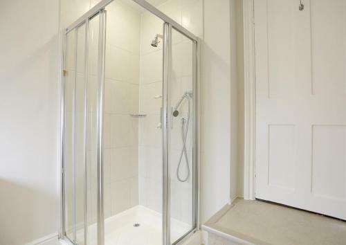 Aldeburgh Villa Sleeps 14 With Wifi