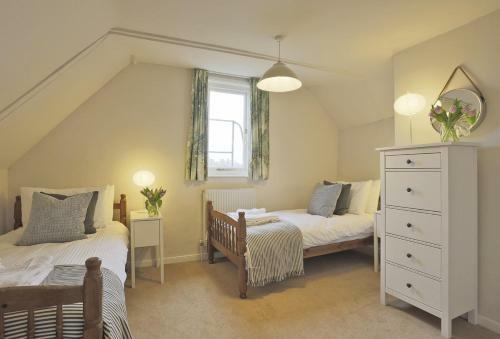 Aldeburgh Villa Sleeps 14 With Wifi