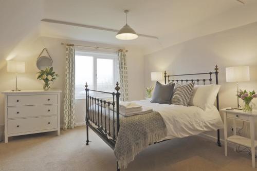 Aldeburgh Villa Sleeps 14 With Wifi