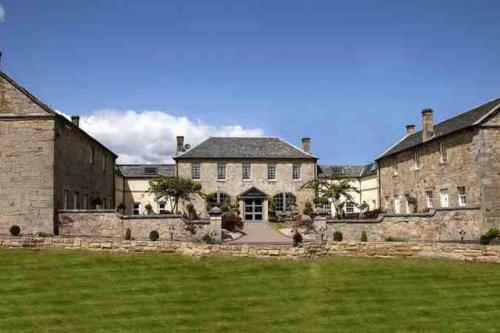 Villa The Parsonage Mansion At Dunmore Park