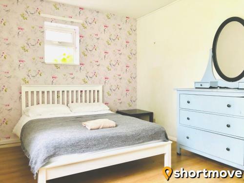 Apartamento Shortmove - Spacious Flat, Sleeps 4 On Main Road In To City