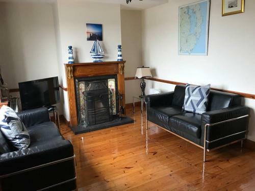 Lovely Apartment Overlooking The Harbour & Bay