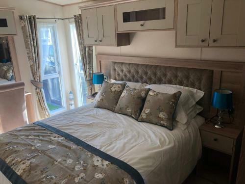 Deluxe Caravan Holidays At Craig Tara