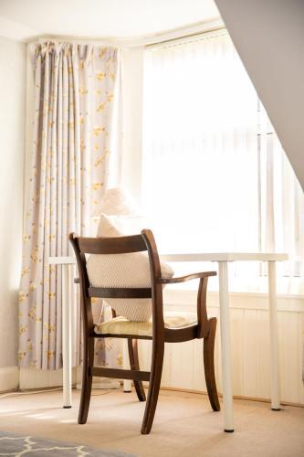 Sandgate 2-bed Apartment In Ayr Central Location