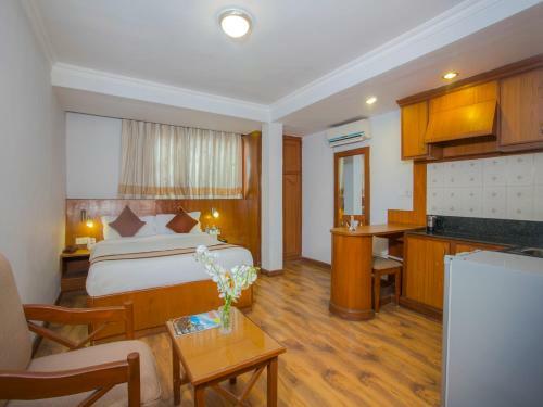 Hotel Osho Holiday Inn