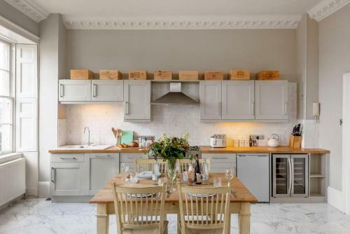 Luxury Two Floor Central Duplex Apartment Free Parking