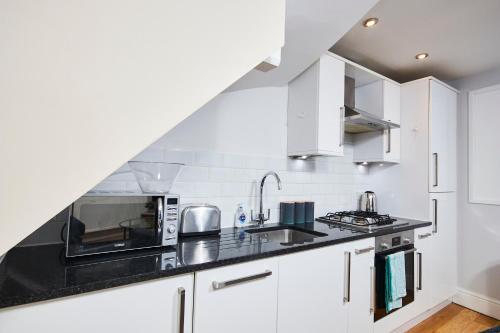 Bath's Most Exclusive Apartment- The Hepburn Suite