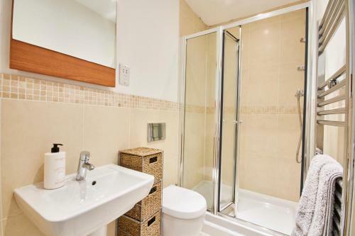 Boutique Bath Apartment Free Parking