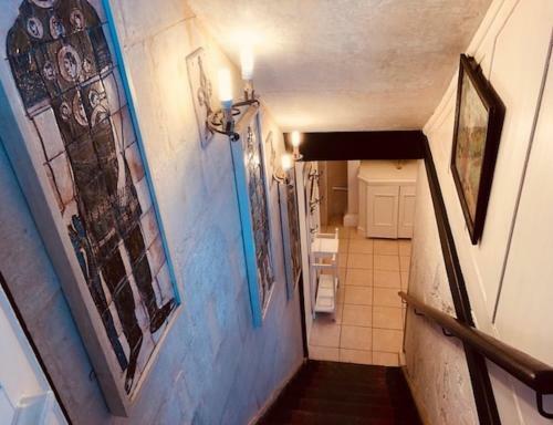 Grand Garden Apartment In Gothic Victorian Villa