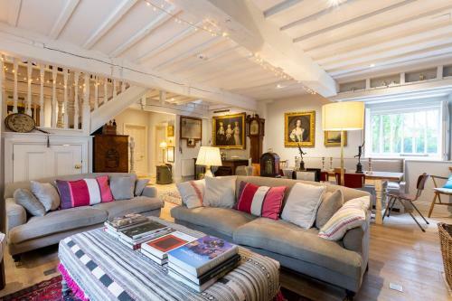 Beaulieu Villa Sleeps 12 With Wifi