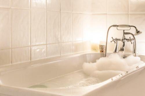 Beaulieu Villa Sleeps 12 With Wifi