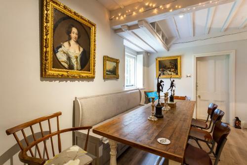 Beaulieu Villa Sleeps 12 With Wifi