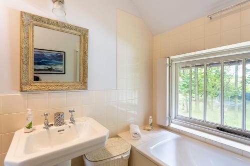 Beaulieu Villa Sleeps 12 With Wifi