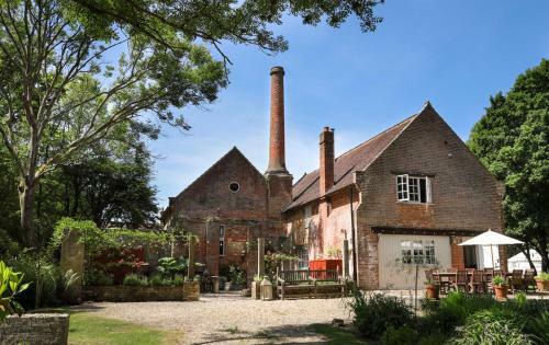 Beaulieu Villa Sleeps 12 With Wifi
