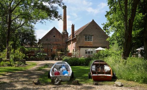 Beaulieu Villa Sleeps 12 With Wifi
