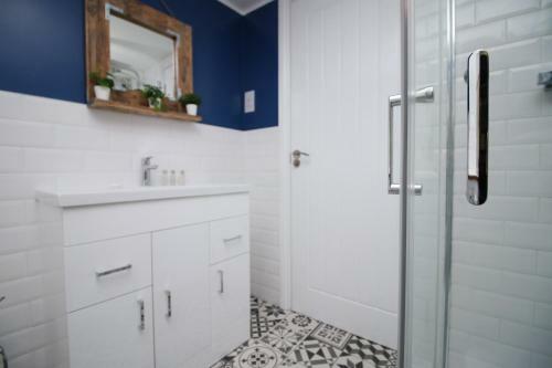 Stuarts Place Apartment B By Staybc